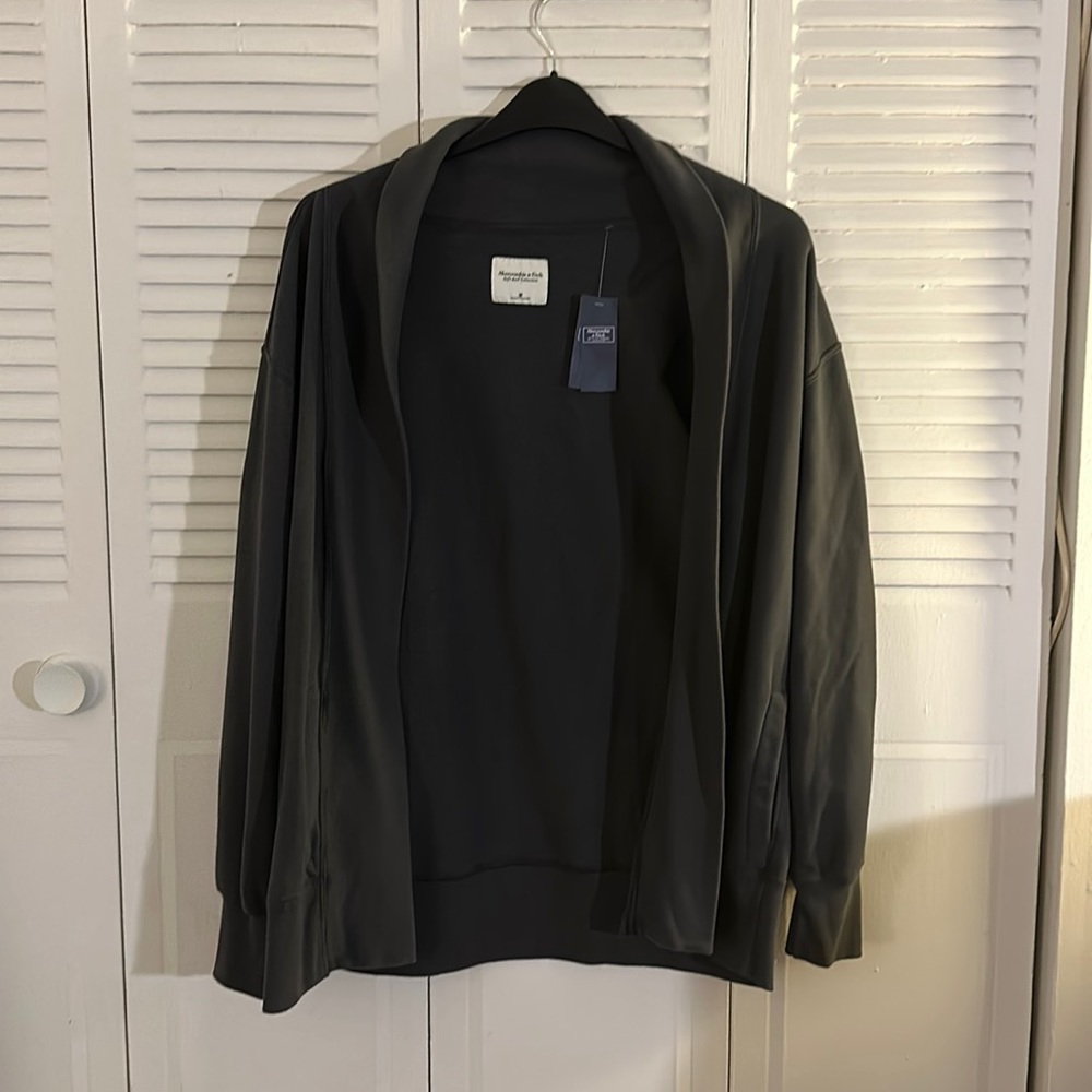 (NWT) Abercrombie & Fitch Soft AF Sweatshirt Cardigan in Black Size Medium